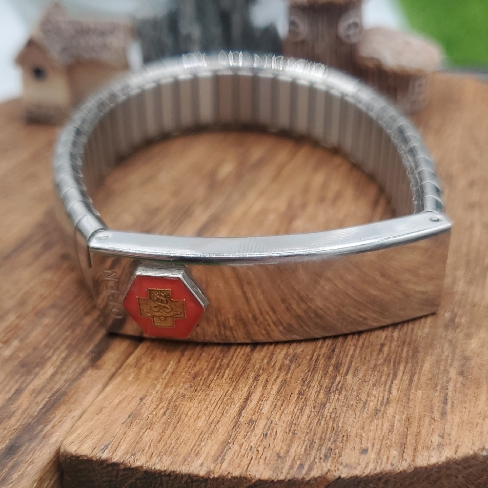 Medical Alert Vintage Stretch Bracelet B3334